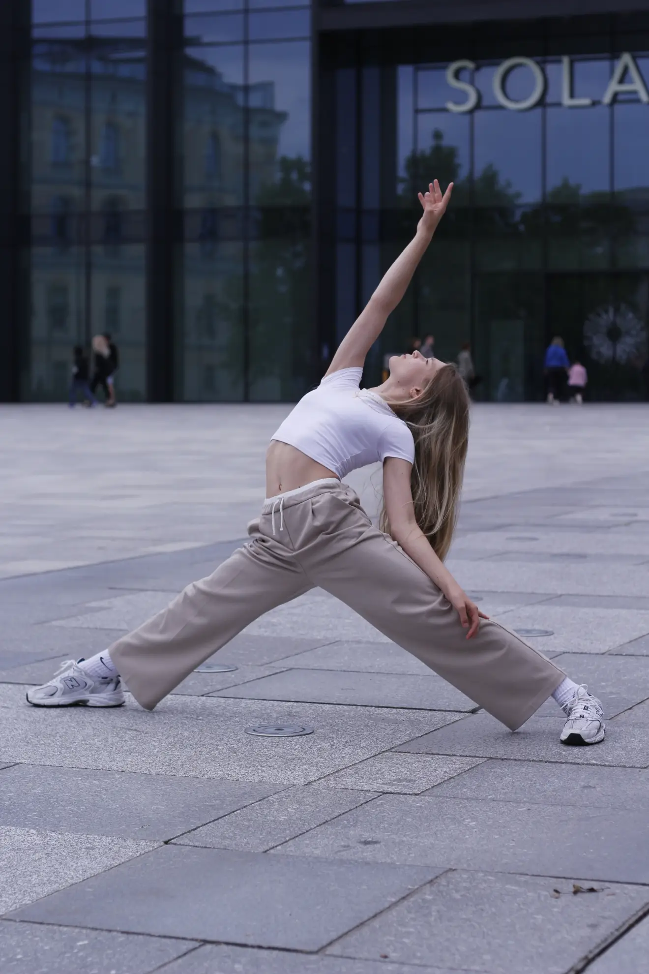 - 'file://ayczh1avu103zez8'